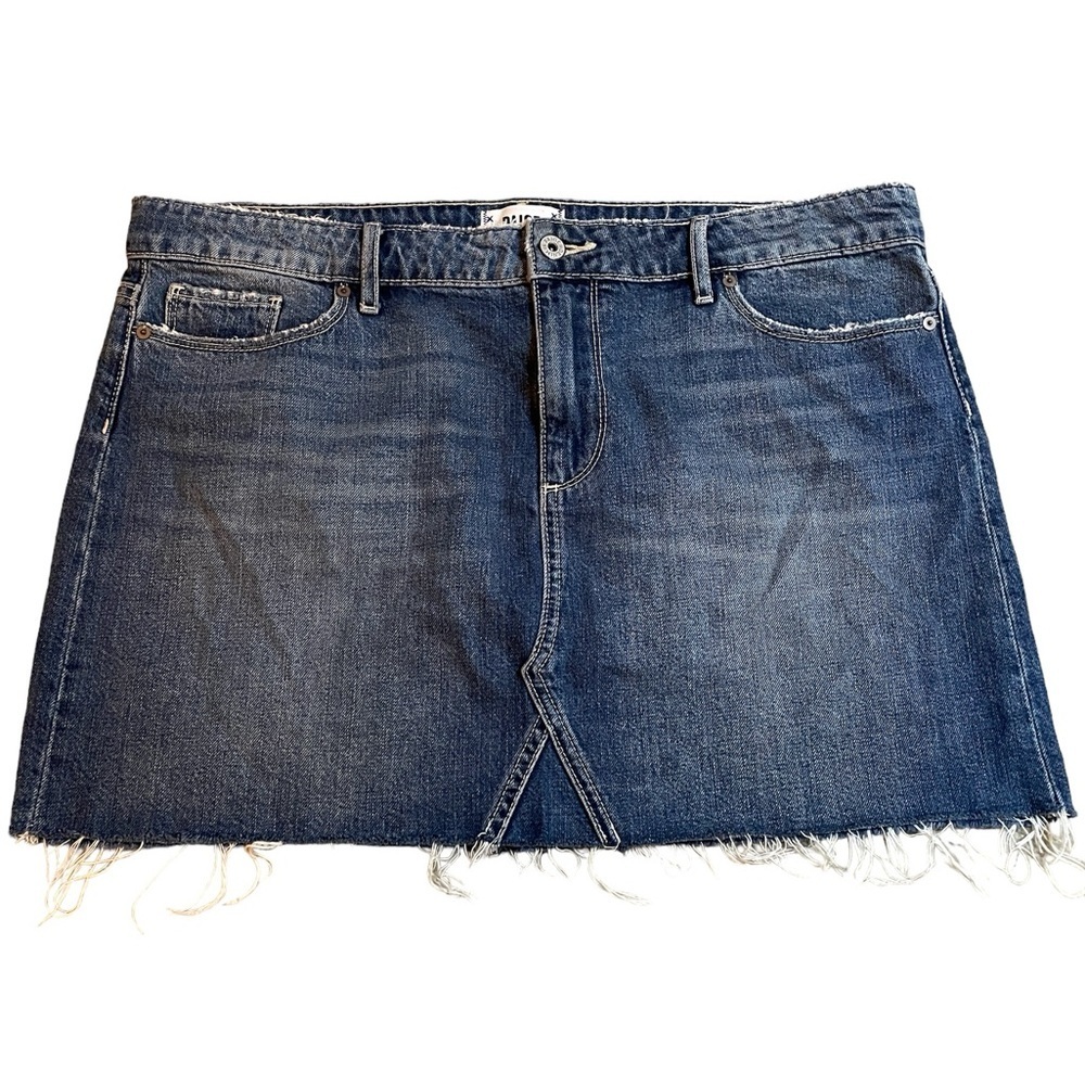PAIGE Denim Jean Skirt Raw Hem size 32 Spring Summer‎ Mini Distressed festival